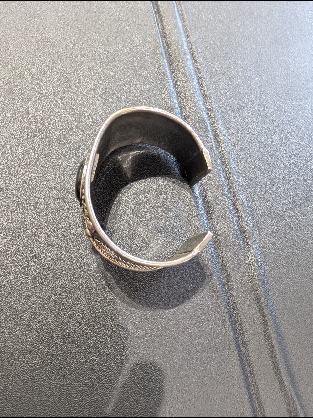 Vintage-Inspired Silver Cuff Bracelet with Black Onyx Center - Picture 2 of 3